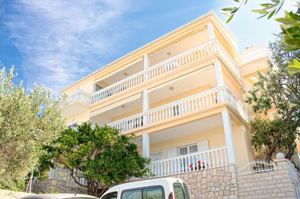 Apartments And Rooms Katarina Zivogosce Exterior photo